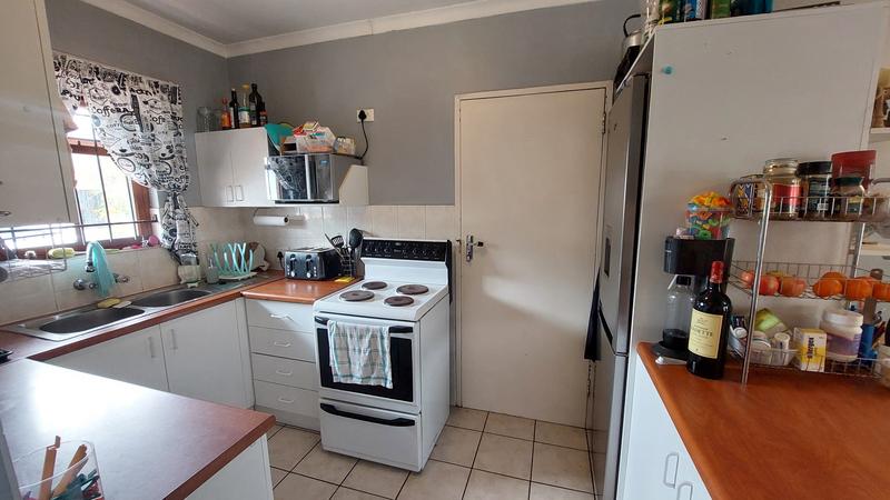 To Let 2 Bedroom Property for Rent in Oakglen Western Cape